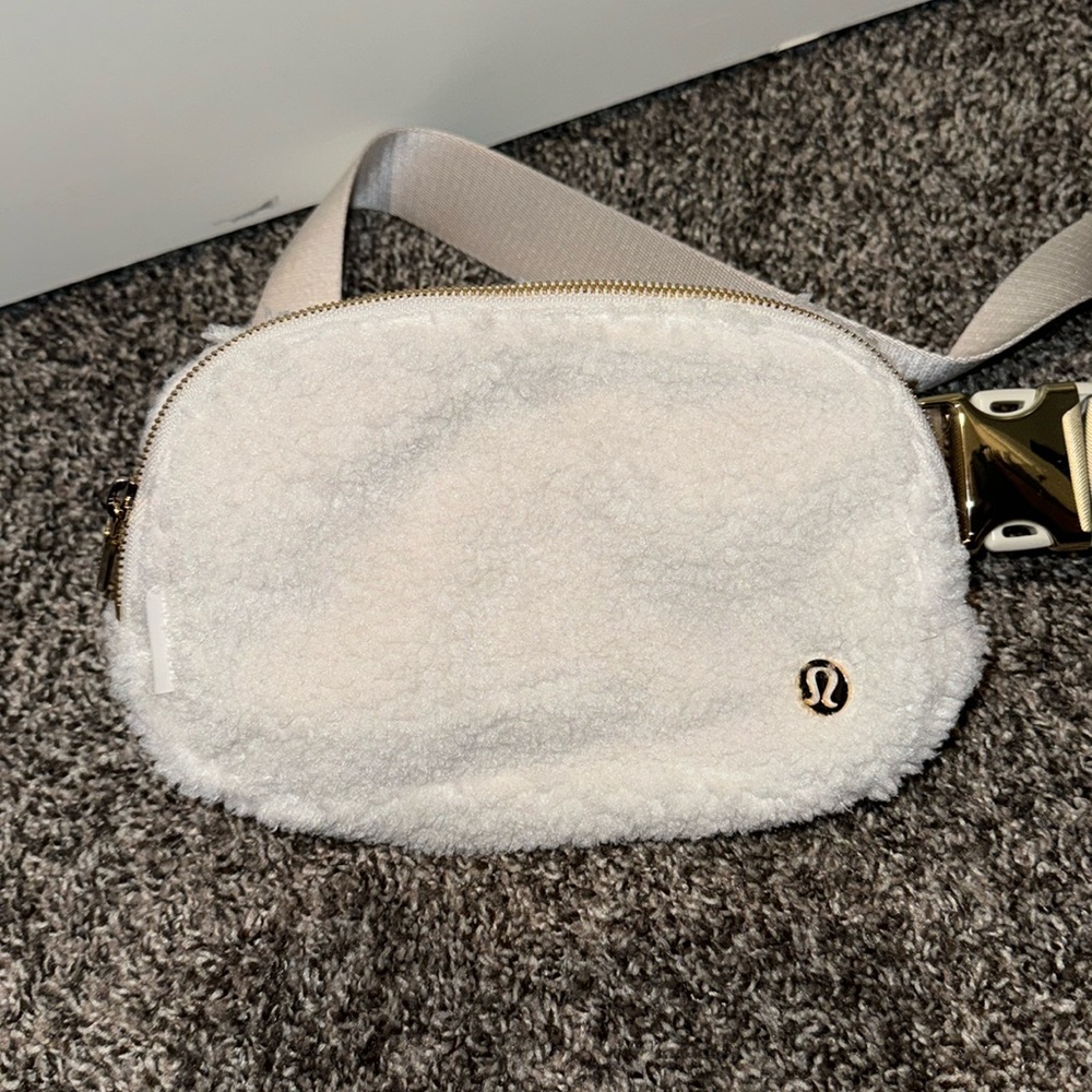 NWOT Lululemon Everywhere Fleece Beltbag